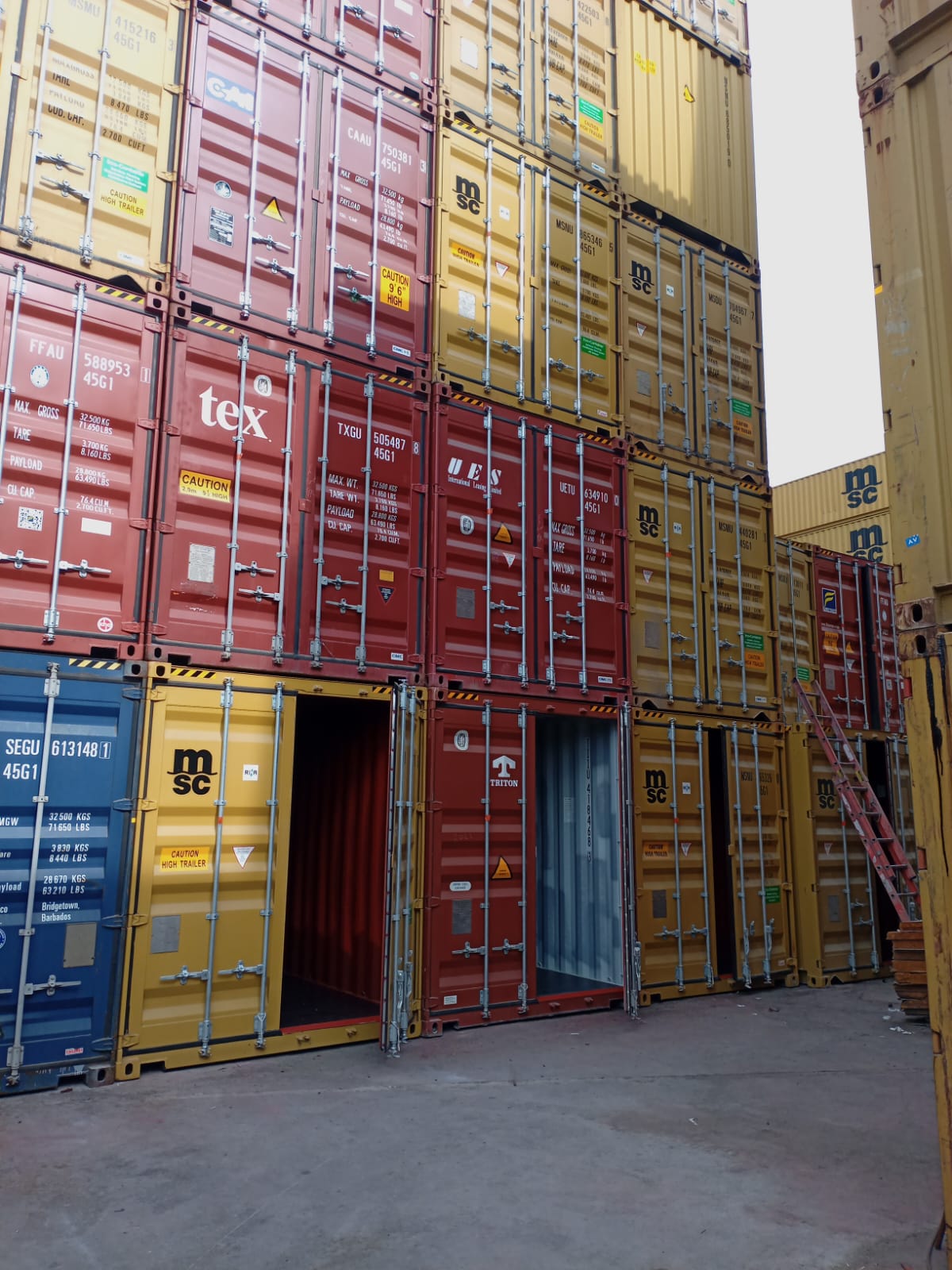 PATIO EXCLUSIVO DE CONTENEDORES